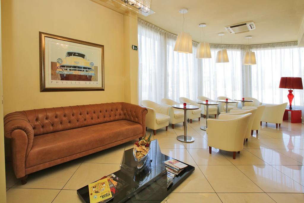 Hotel Touring ฟิโอราโน โมเดเนเซ ภายนอก รูปภาพ