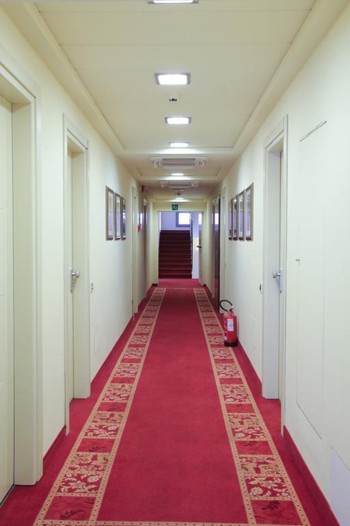 Hotel Touring ฟิโอราโน โมเดเนเซ ภายนอก รูปภาพ