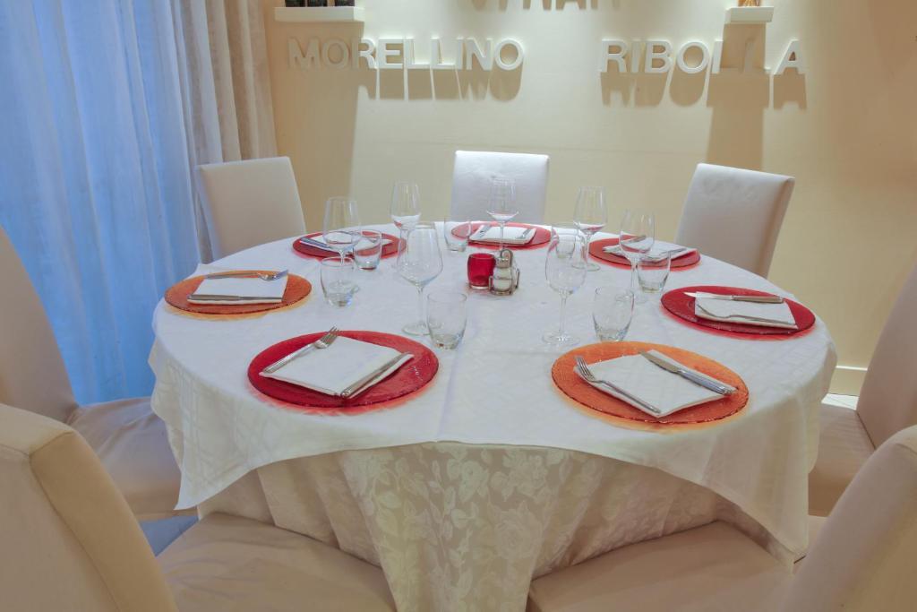 Hotel Touring ฟิโอราโน โมเดเนเซ ภายนอก รูปภาพ